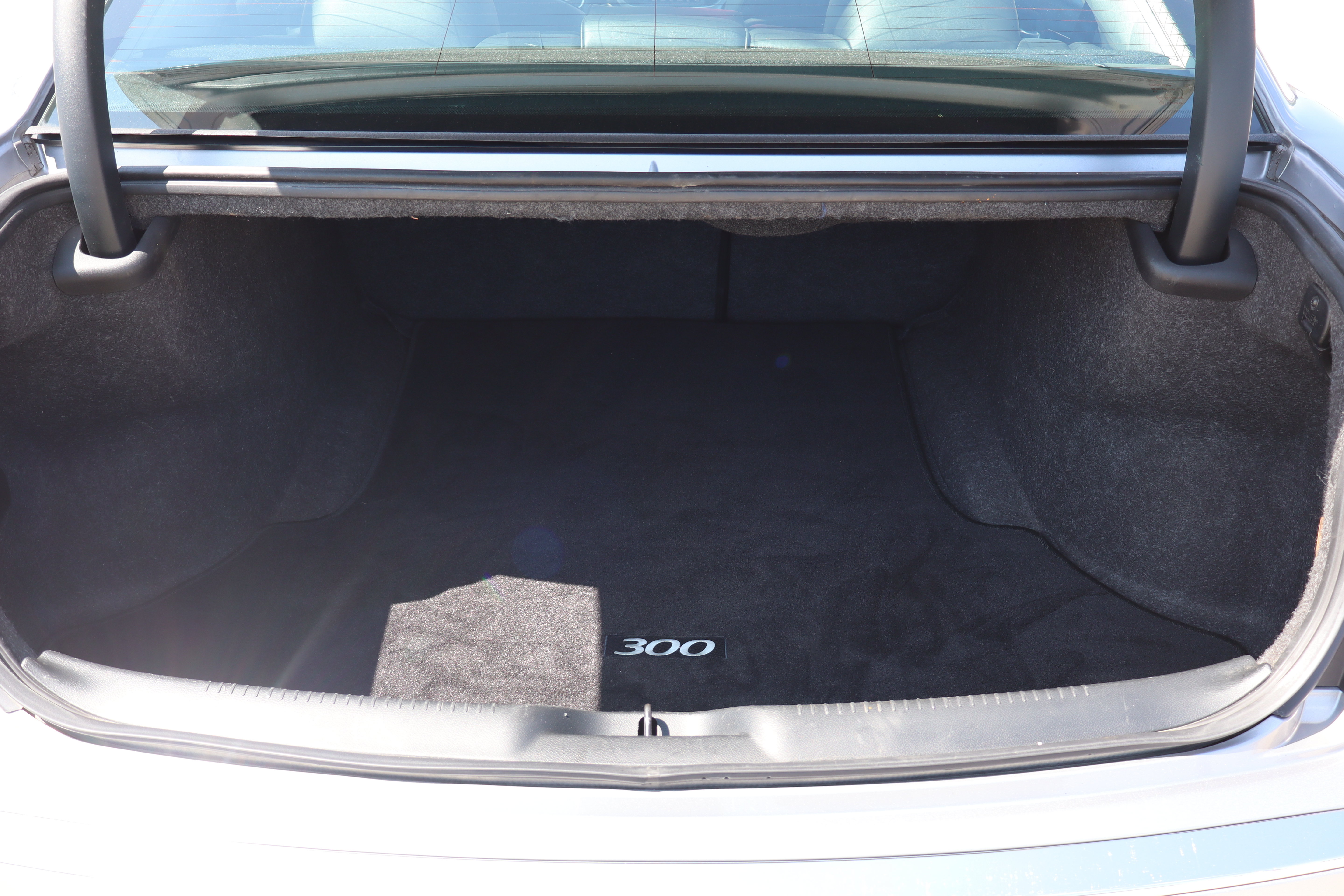 Used 2017 Chrysler 300 C AWD/4WD image 27