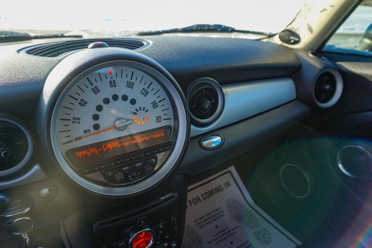 Used 2011 MINI Cooper Hardtop image 14
