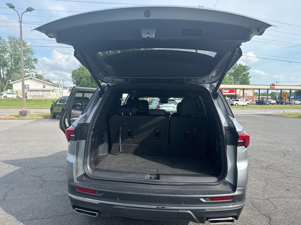 Used 2025 Buick Enclave Preferred image 7