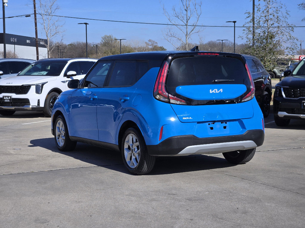 Used 2024 Kia Soul S image 3
