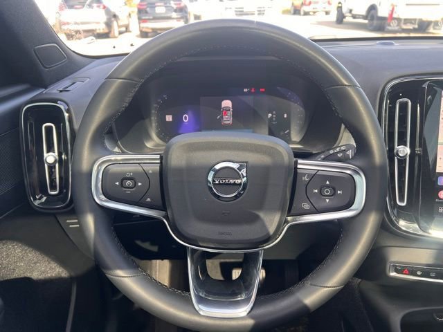 Used 2024 Volvo XC40 B5 Core image 10