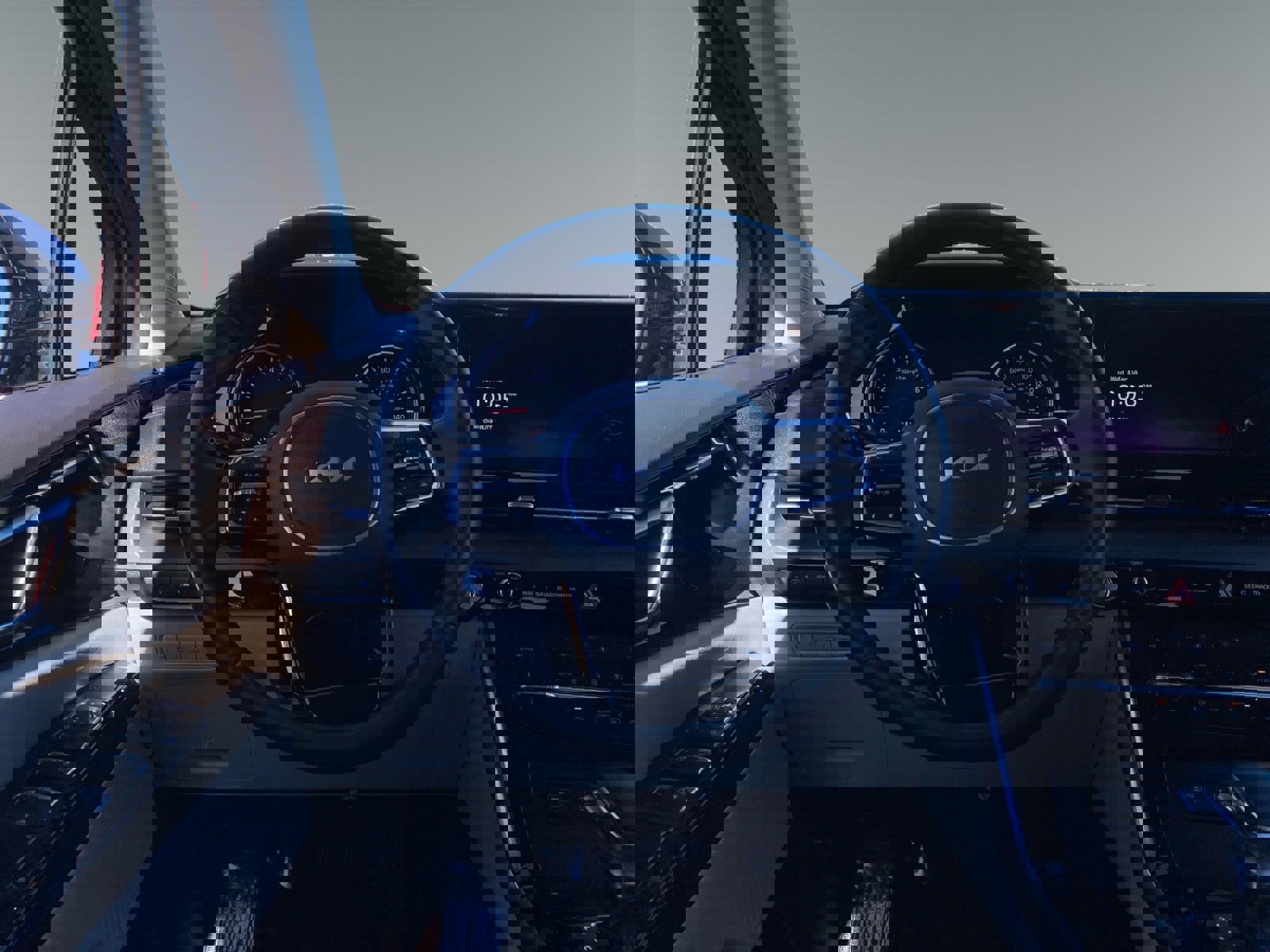 Used 2023 Kia Carnival EX image 12