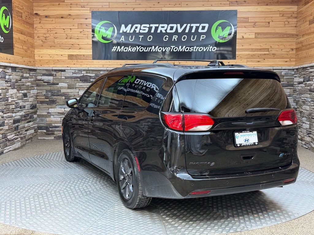 Used 2020 Chrysler Pacifica Touring-L w/ S Appearance Package FWD image 10