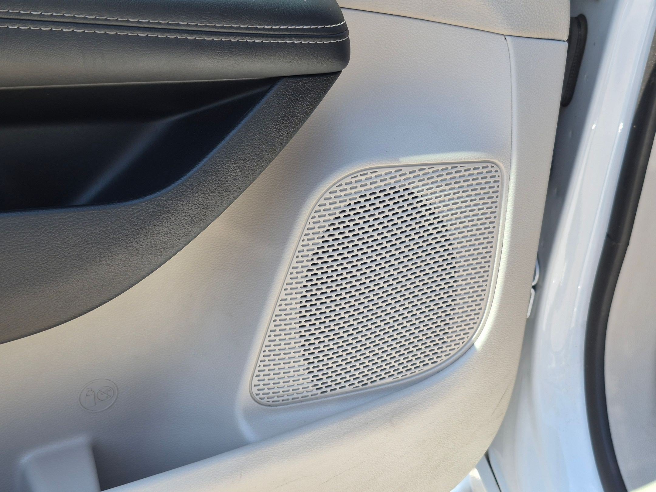 Used 2024 Chrysler Pacifica Touring-L FWD image 14