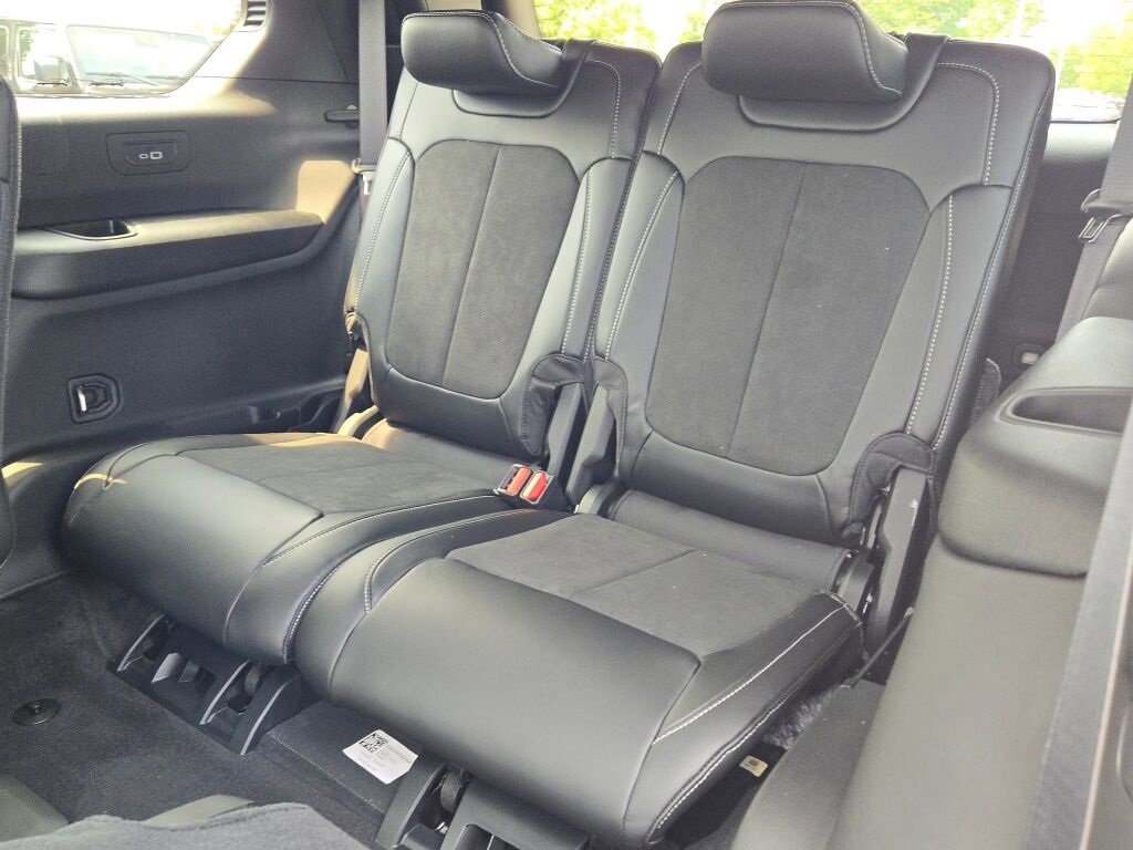 New 2025 Jeep Grand Cherokee L Laredo image 19