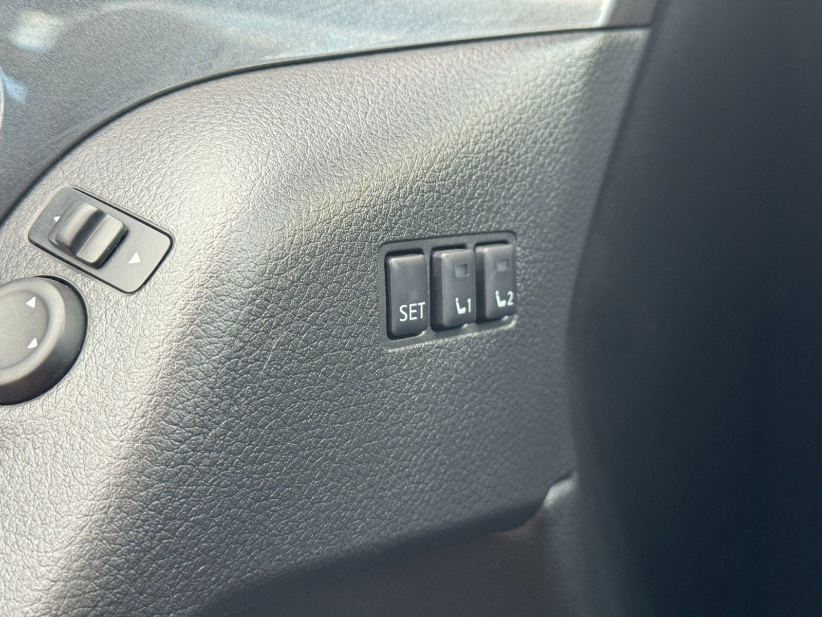 Used 2019 Nissan Rogue SV w/ Premium Package FWD image 16