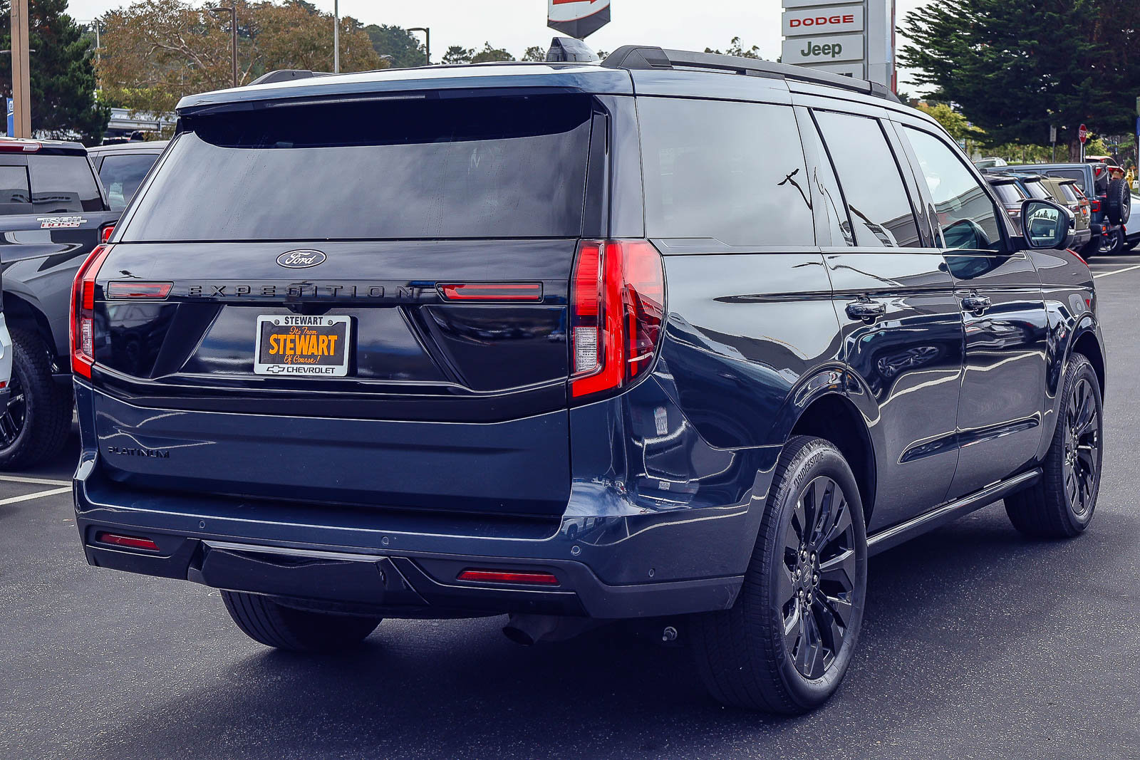 Used 2025 Ford Expedition Platinum w/ Stealth Appearance Package AWD/4WD image 21