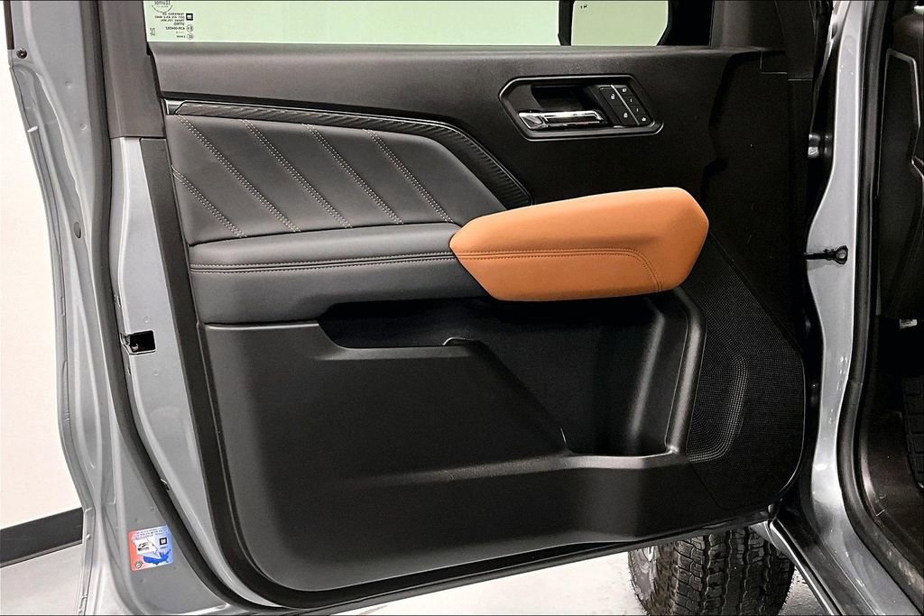 Used 2025 GMC Canyon AT4 w/ Technology Plus Package image 21