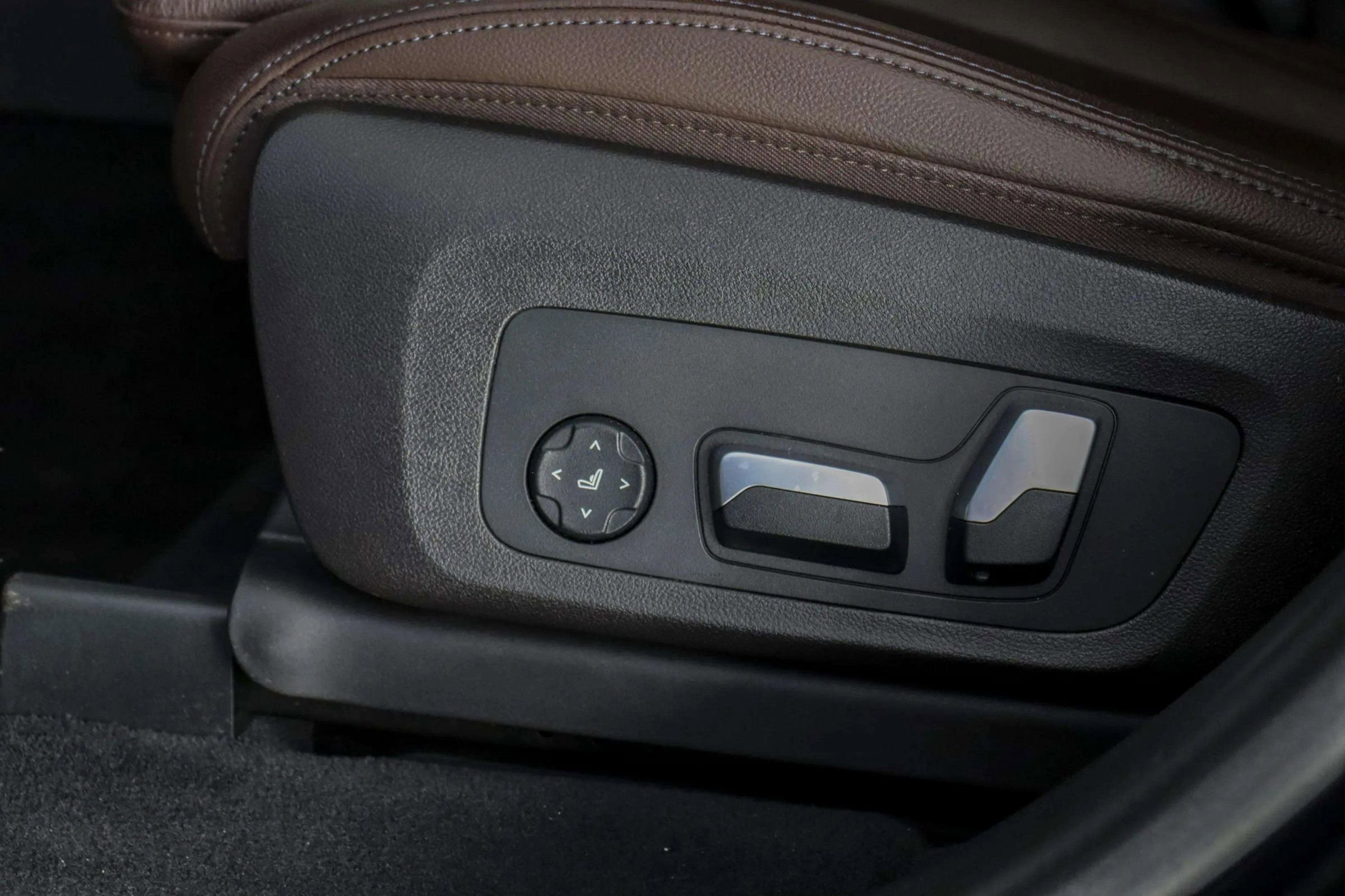 Used 2020 BMW X4 xDrive30i w/ Executive Package image 17