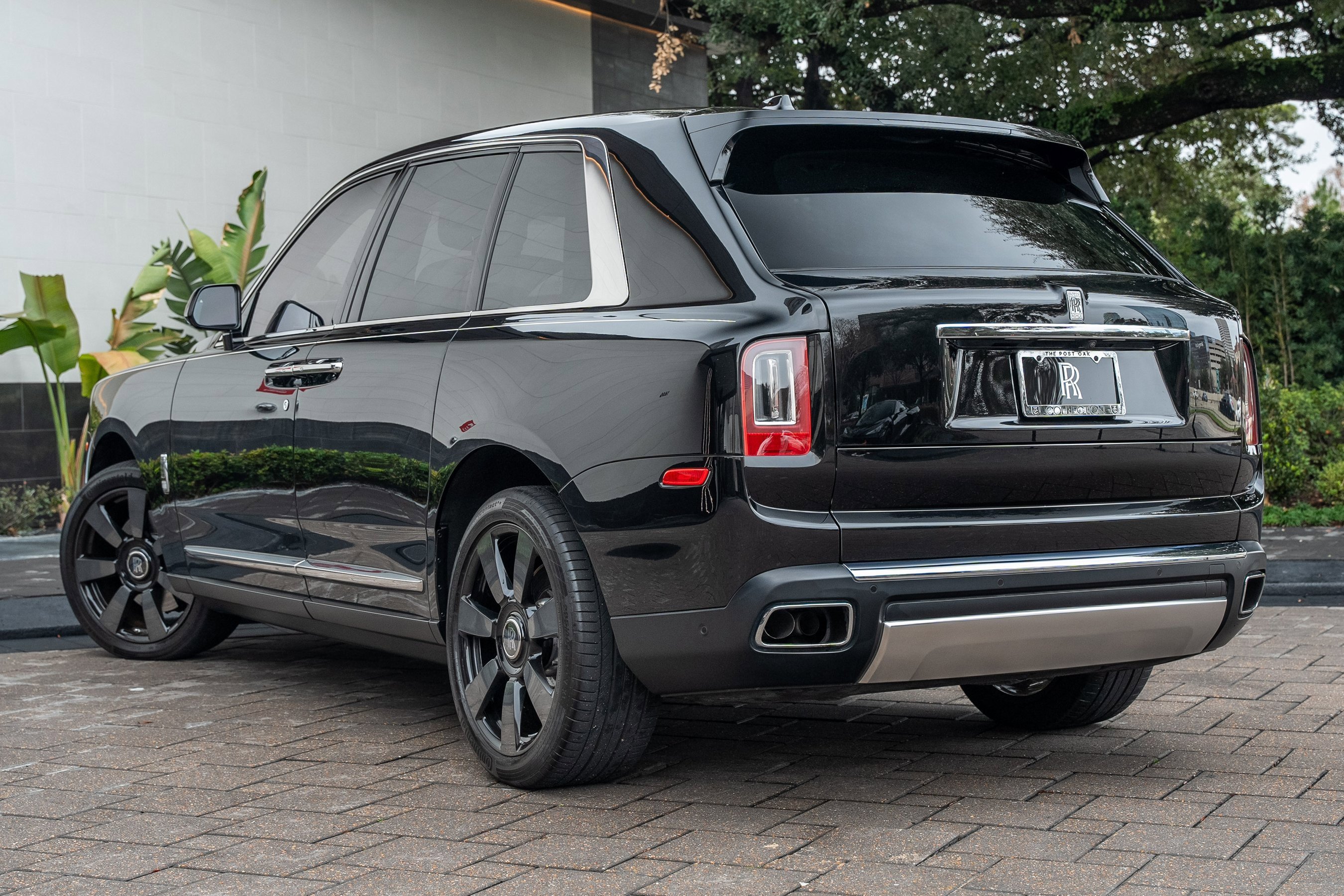 Used 2023 Rolls-Royce Cullinan w/ Cullinan Package image 57