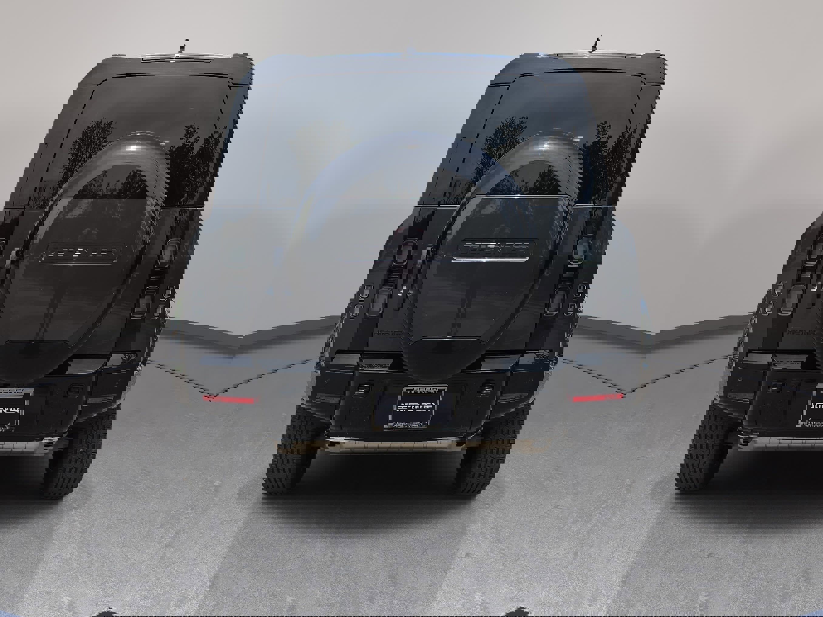 Used 2026 Land Rover Defender 110 X-Dynamic SE AWD/4WD image 6