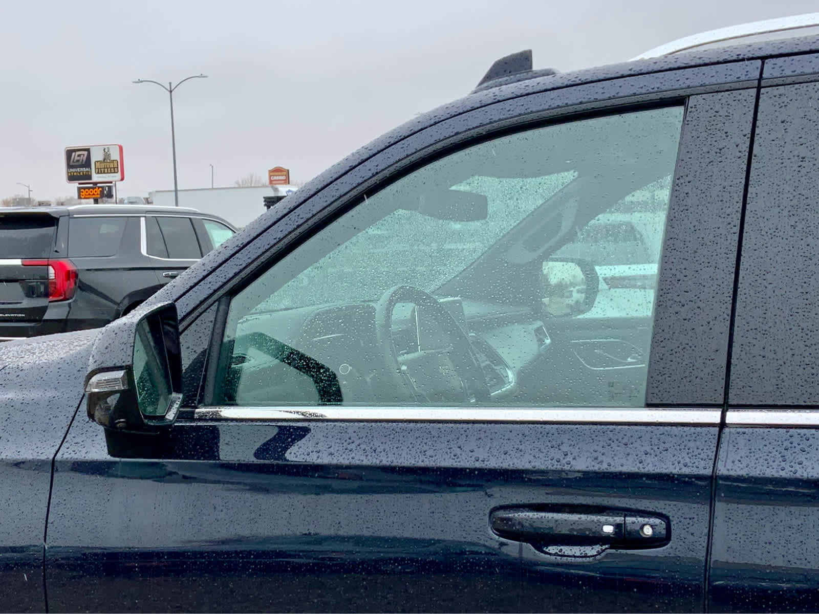 Used 2022 Chevrolet Tahoe LT w/ Luxury Package image 11