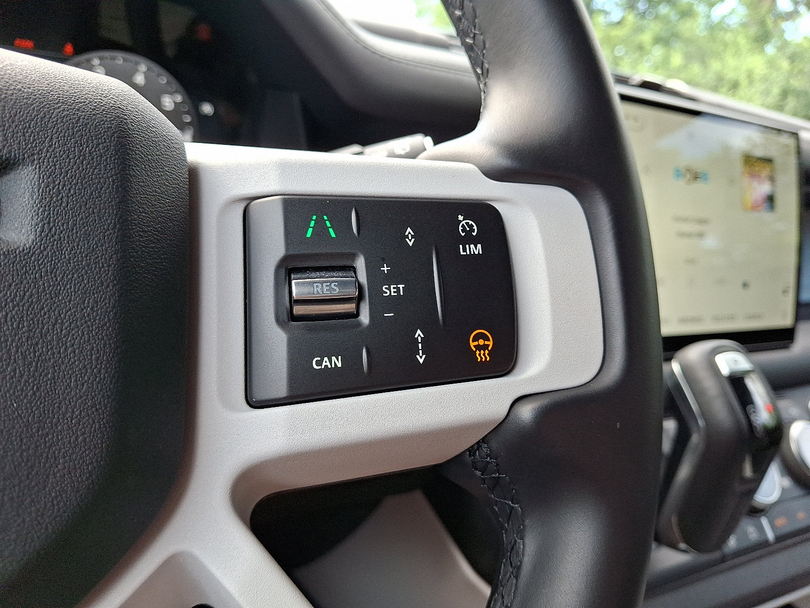 Certified 2025 Land Rover Defender 130 X-Dynamic SE AWD/4WD image 22