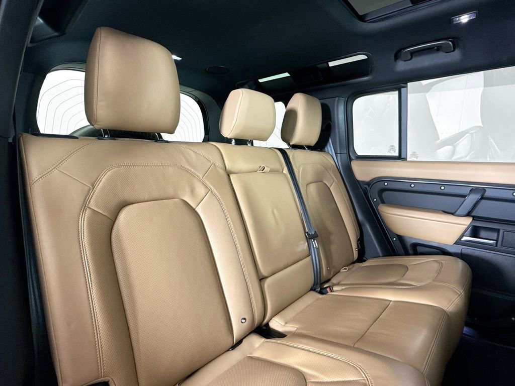 Used 2025 Land Rover Defender 110 X-Dynamic SE image 15