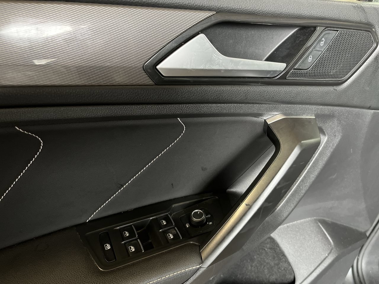 Used 2022 Volkswagen Tiguan SE AWD/4WD image 4