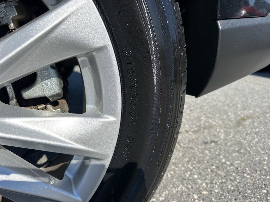 Used 2024 Toyota Corolla Cross LE image 28