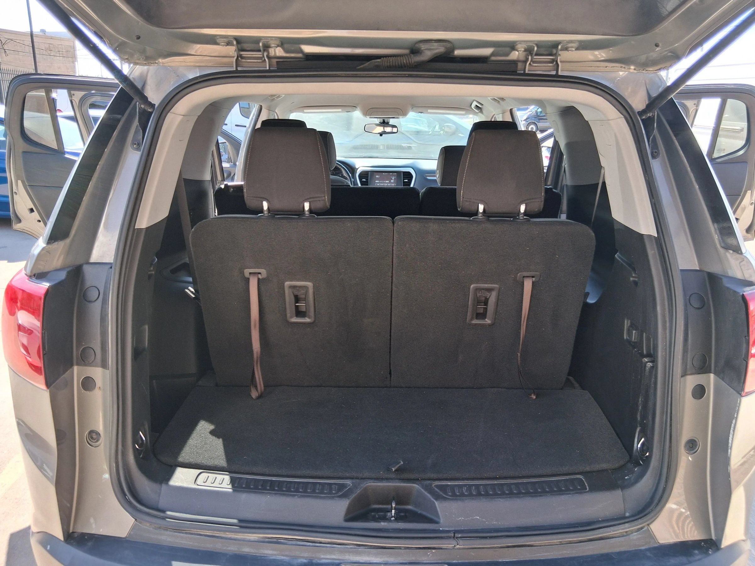 Used 2019 GMC Acadia SLE AWD/4WD image 30