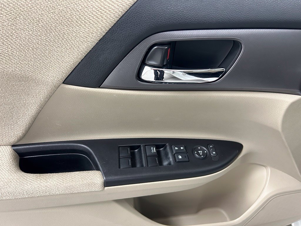 Used 2013 Honda Accord LX image 17