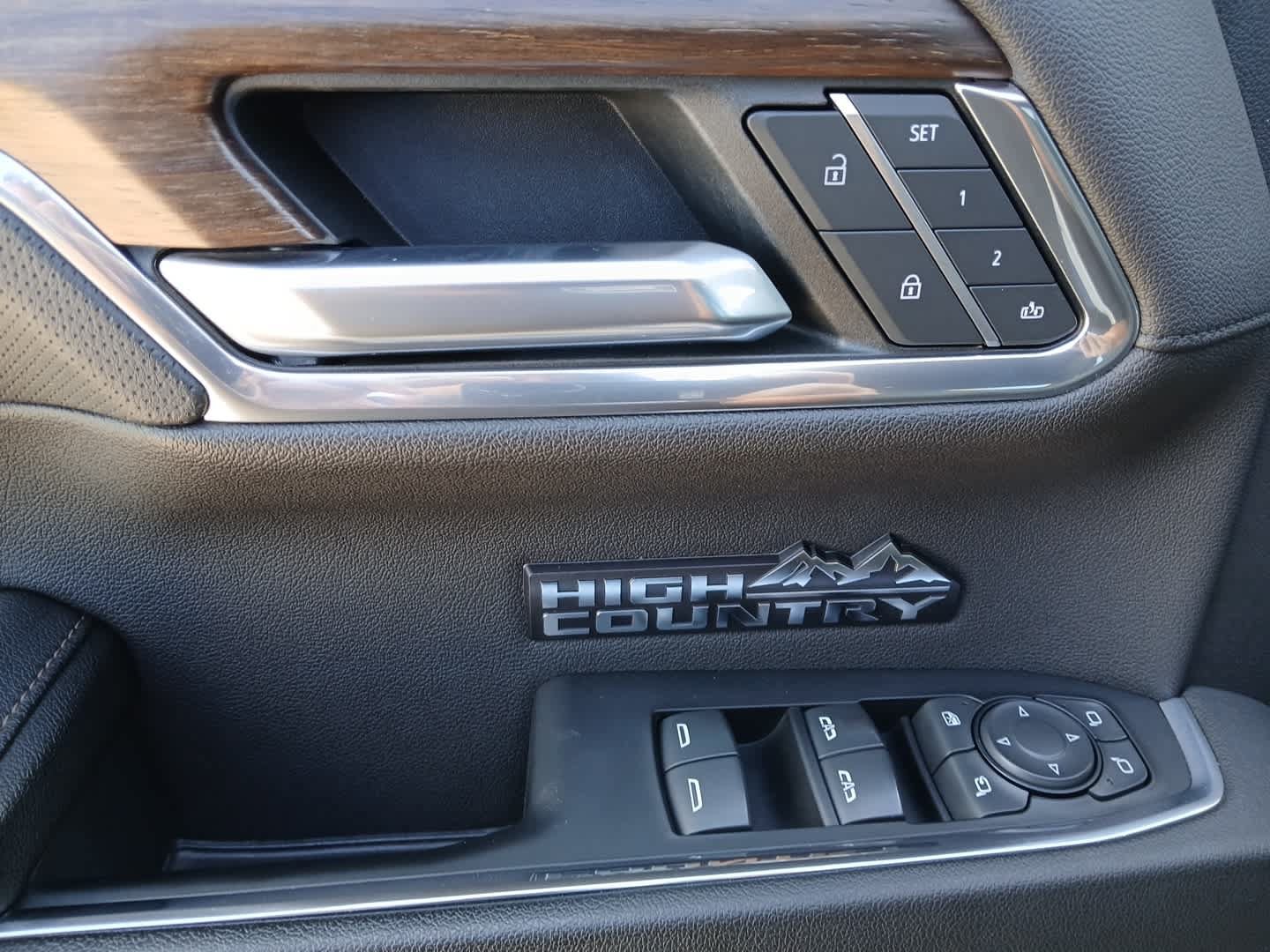 Used 2023 Chevrolet Silverado 1500 High Country w/ High Country Premium Package AWD/4WD image 14