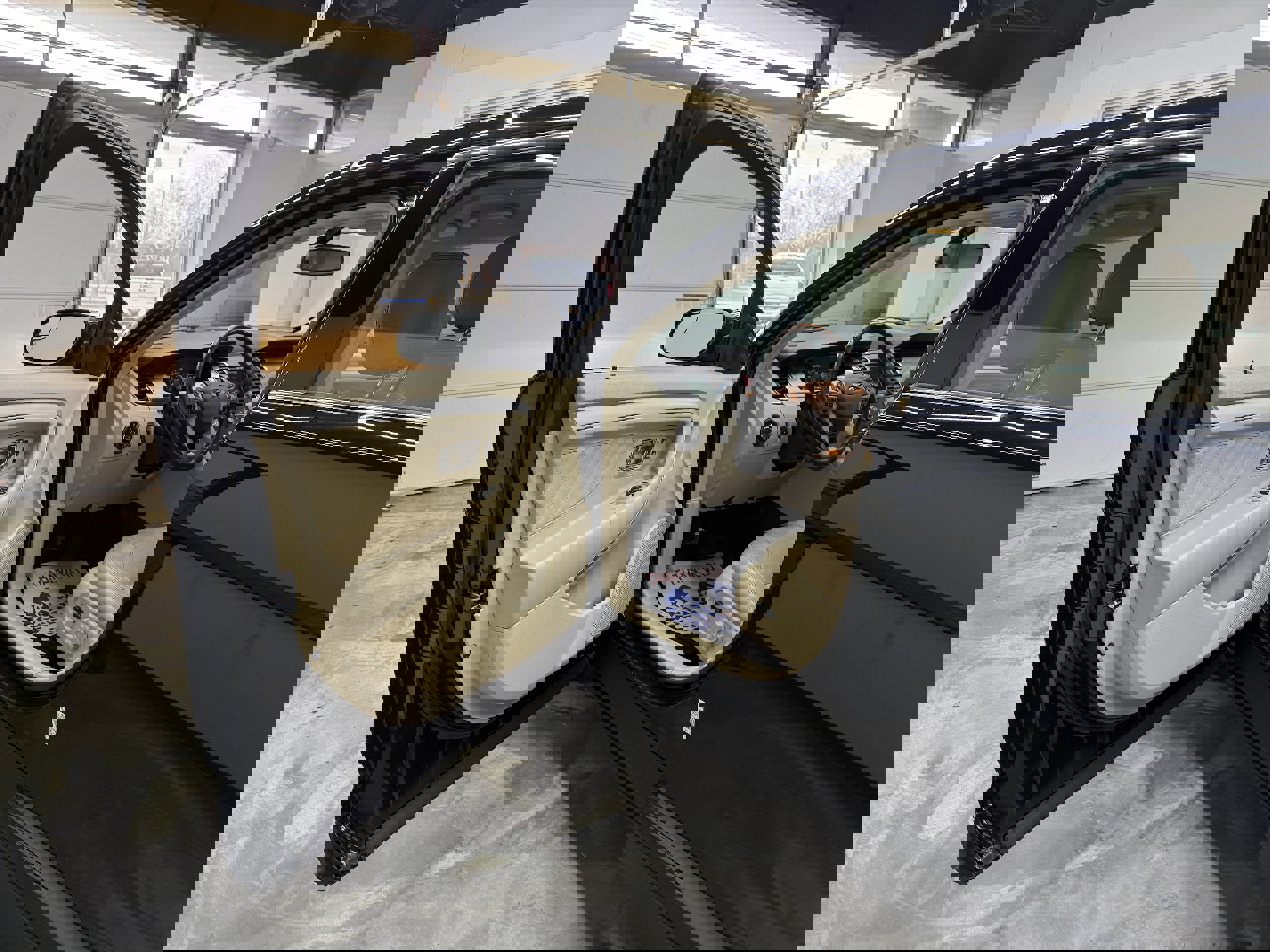 Used 2015 Ford Taurus SEL w/ Equipment Group 201A image 9