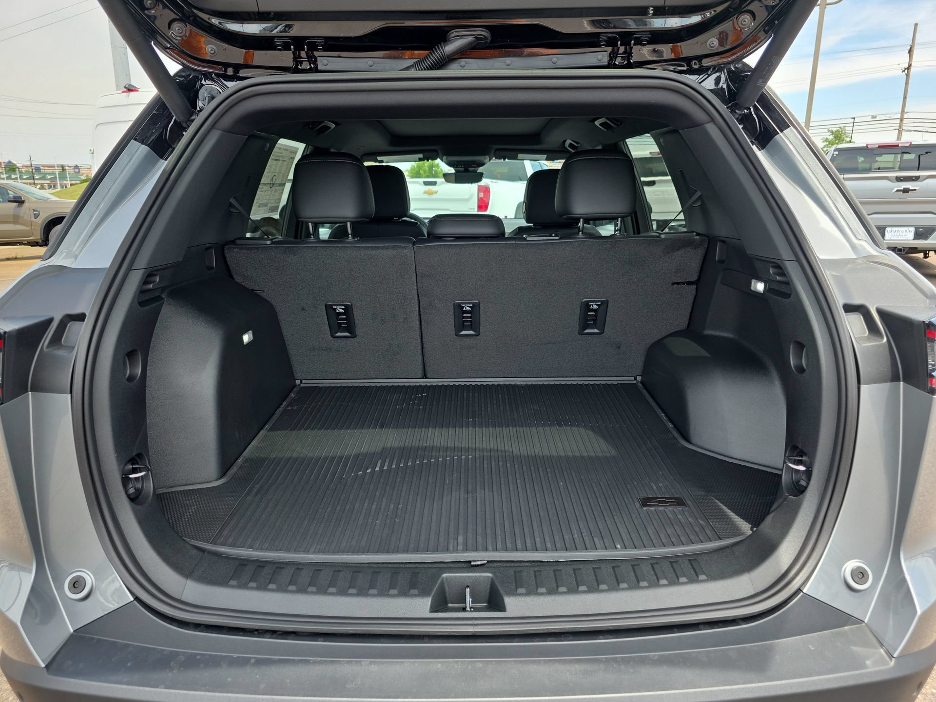 New 2026 Chevrolet Equinox LT w/ Convenience Package II FWD image 13