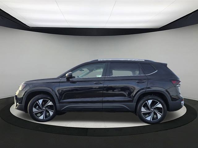 New 2025 Volkswagen Taos SE image 4