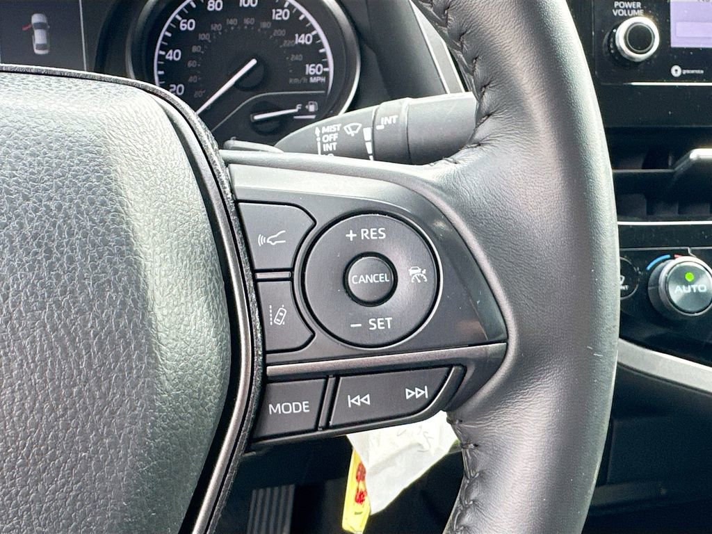 Used 2024 Toyota Camry SE image 9