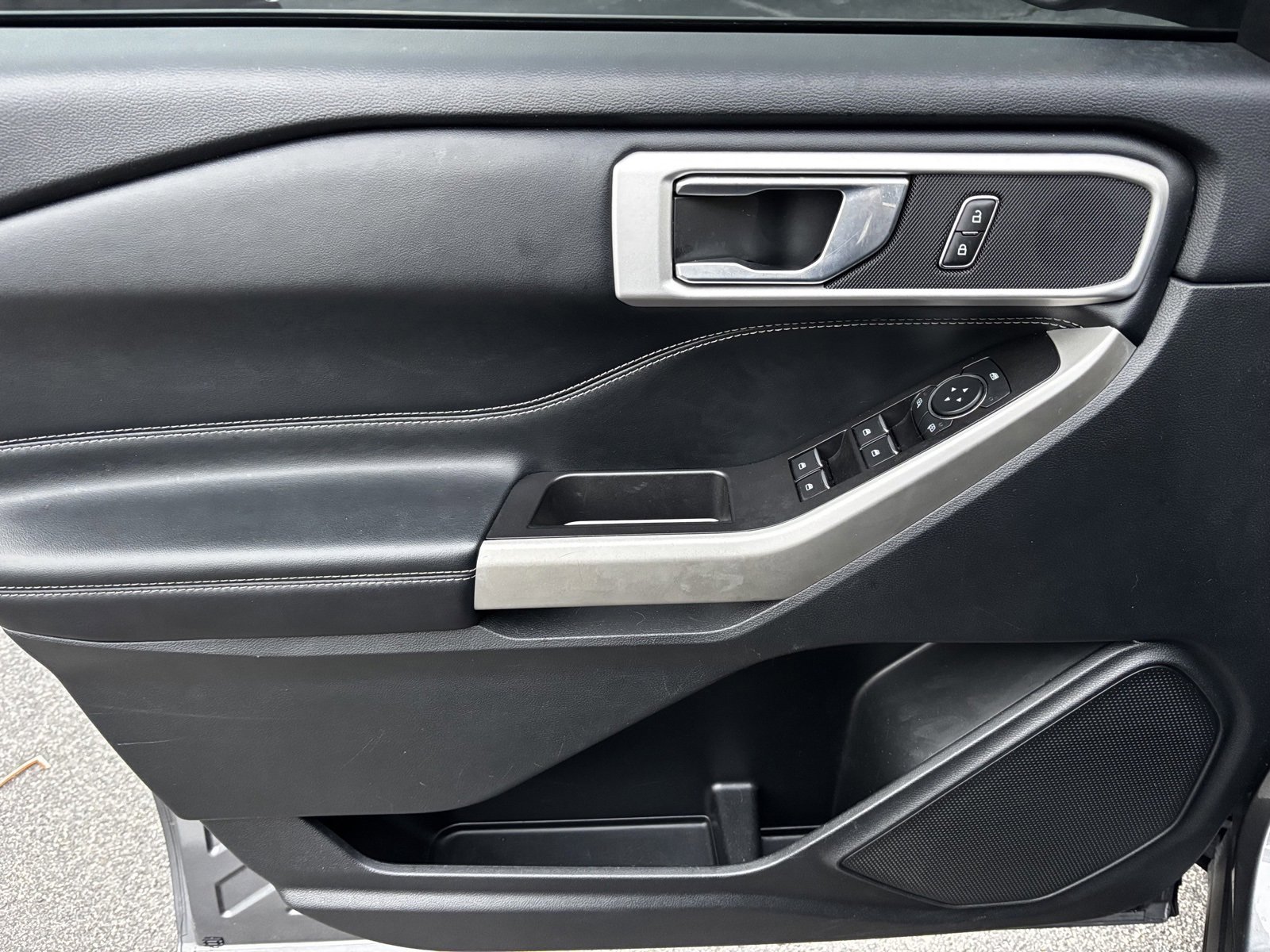 Used 2022 Ford Explorer XLT image 16