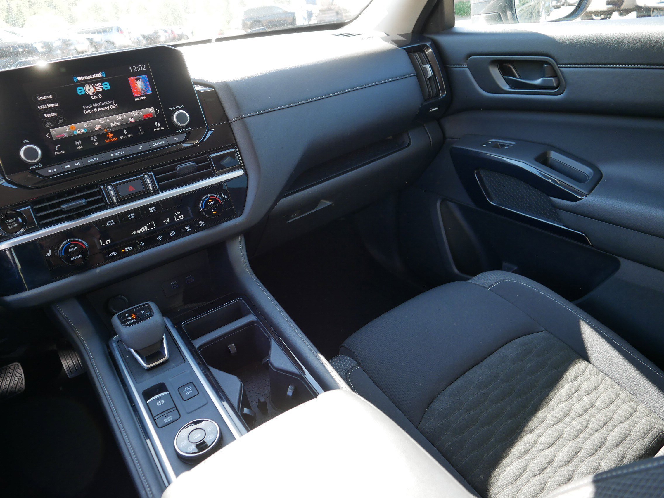 Used 2025 Nissan Pathfinder SV image 11