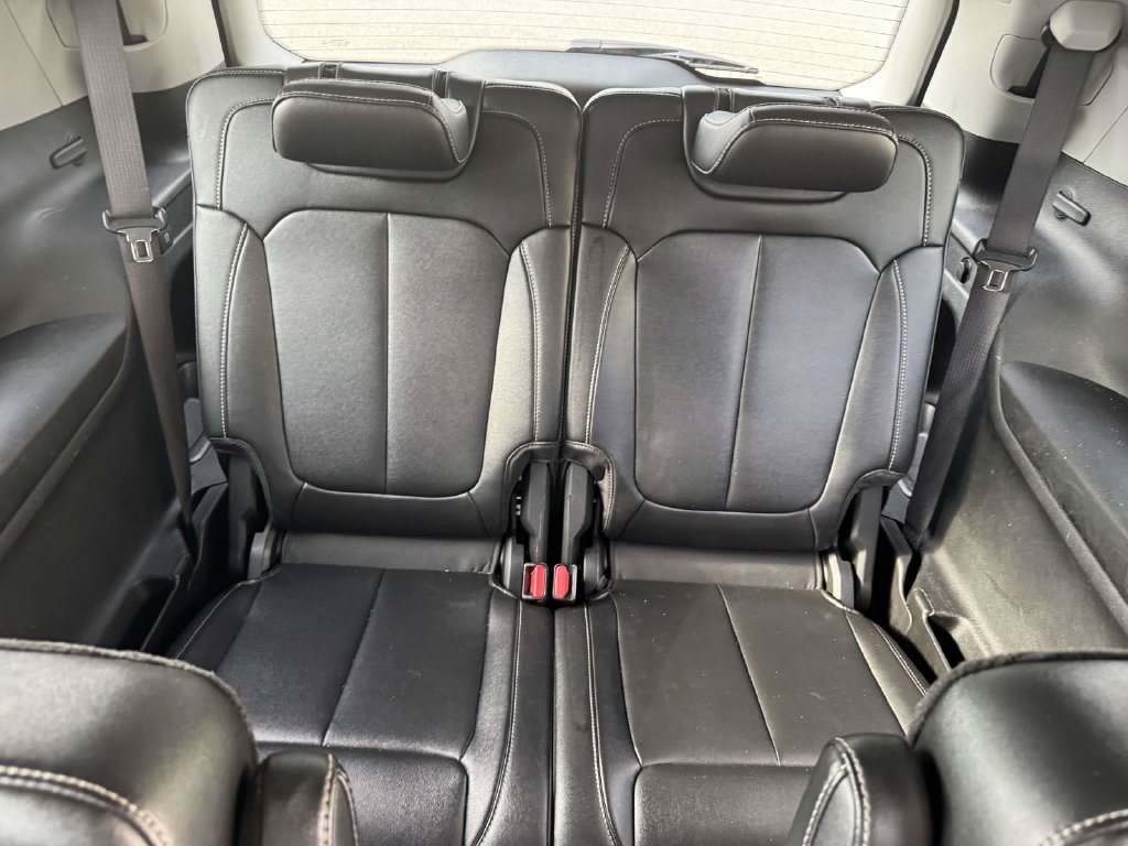 Used 2023 Jeep Grand Cherokee L Limited AWD/4WD image 11