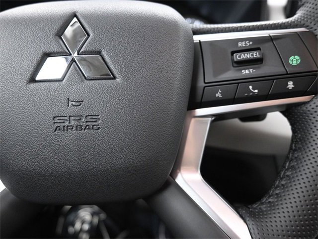 New 2025 Mitsubishi Outlander SE image 25