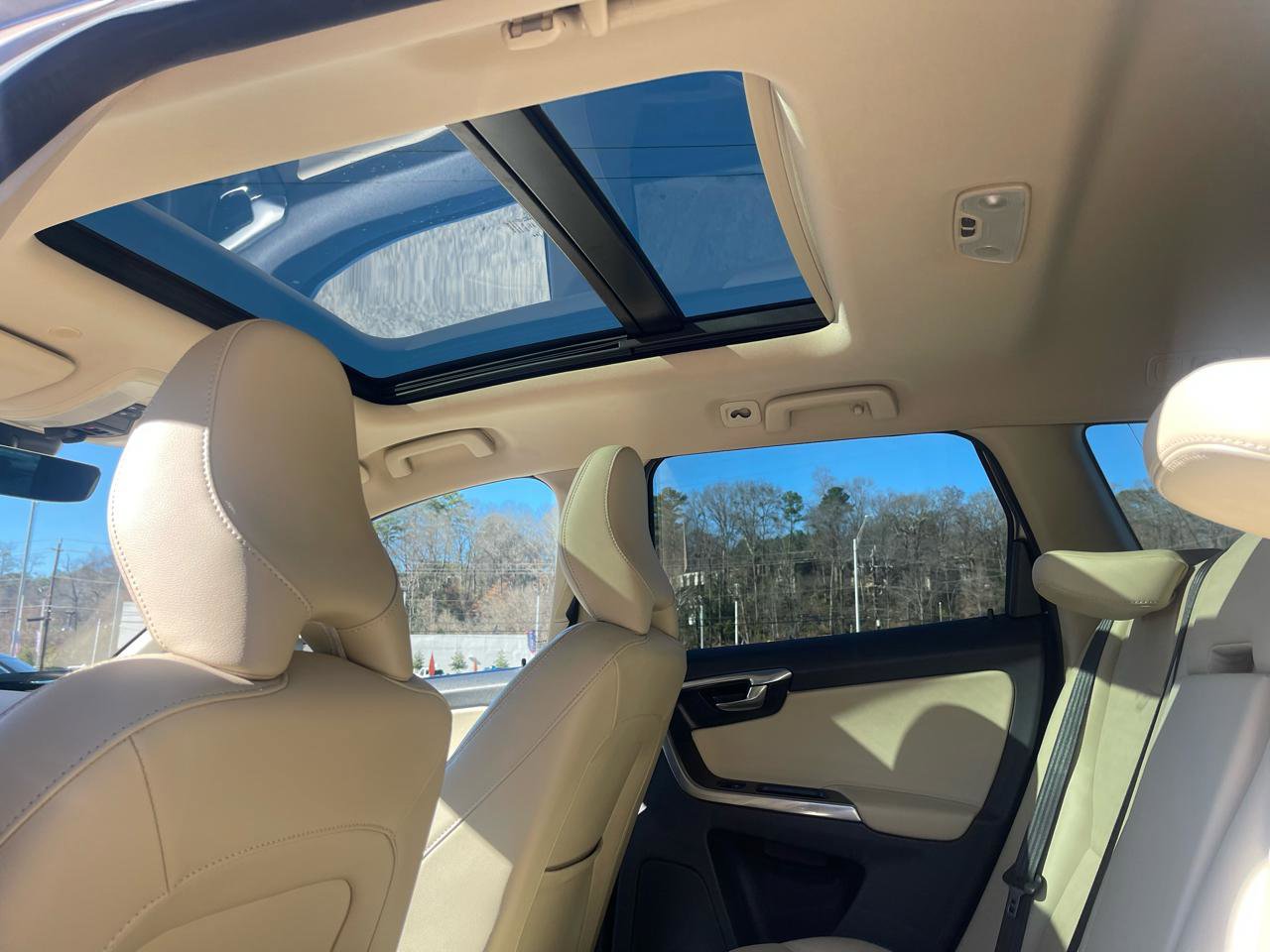 Used 2016 Volvo XC60 T5 Premier w/ Protection Package image 16