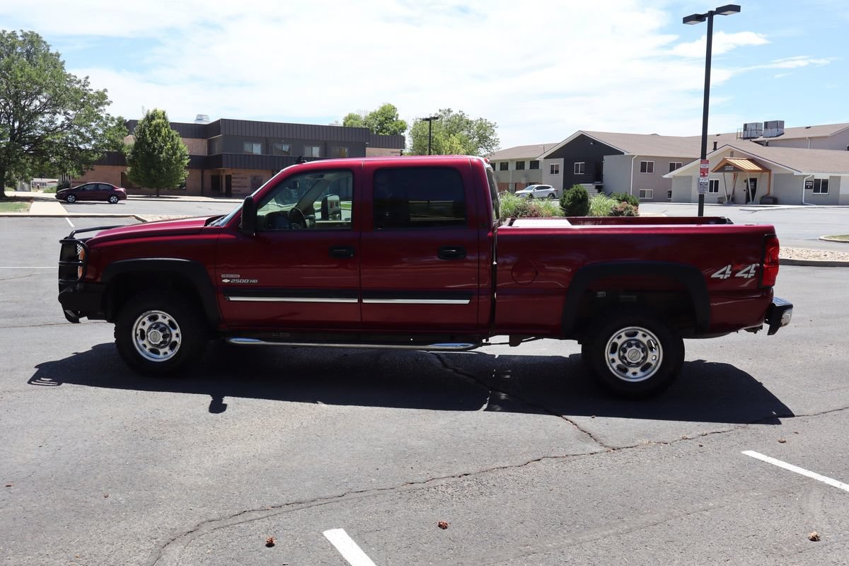 Used 2006 Chevrolet Silverado 2500 LT w/ Onstar Plus Package AWD/4WD image 9