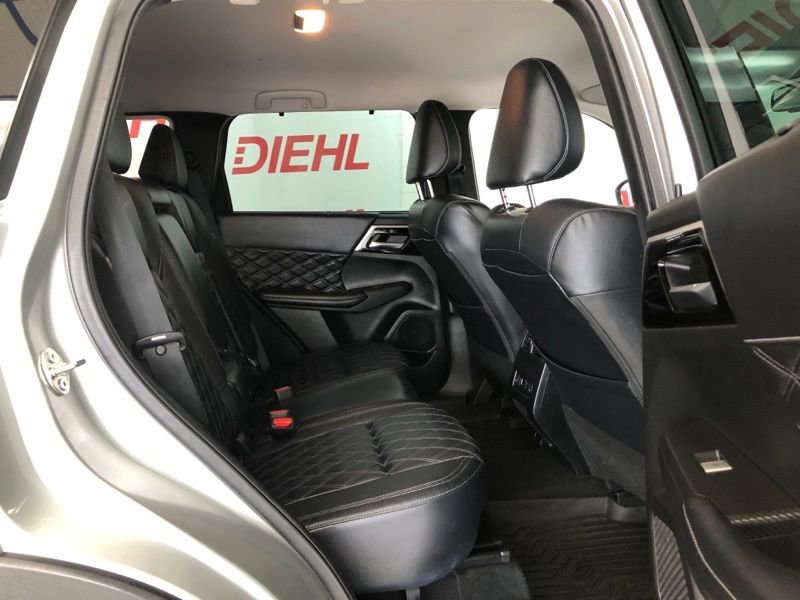 Used 2023 Mitsubishi Outlander SEL image 11