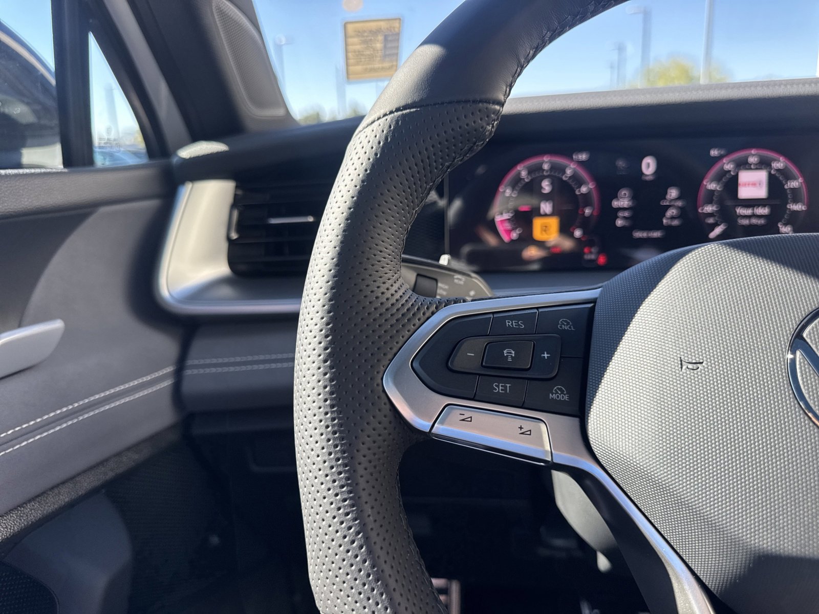 New 2026 Volkswagen Tiguan SE R-Line image 28