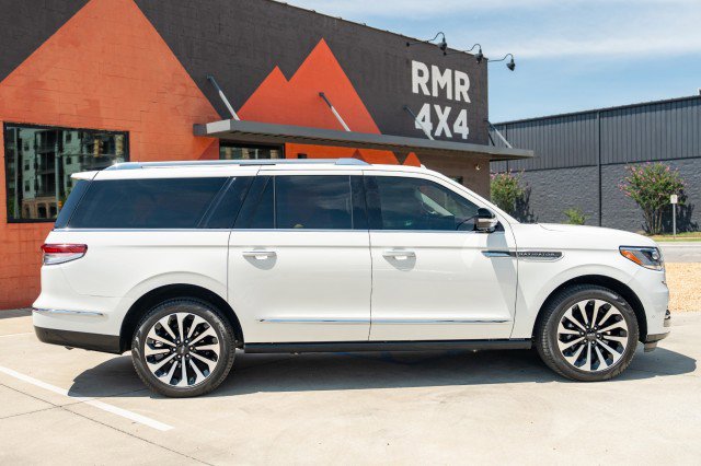 Used 2024 Lincoln Navigator L Reserve image 4