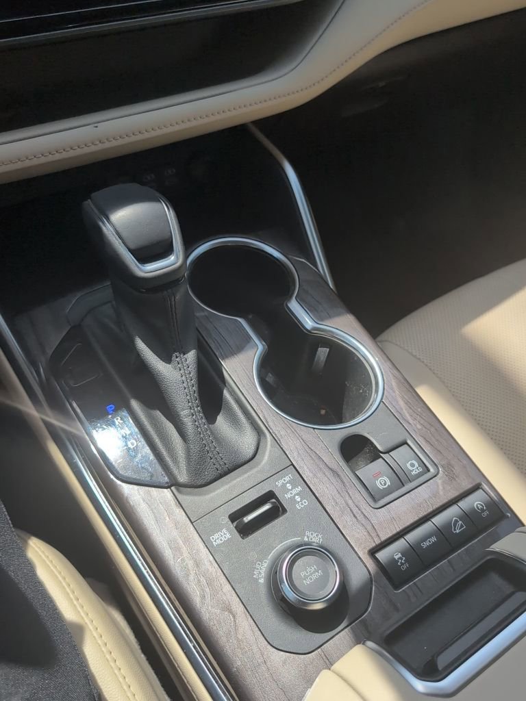 Used 2022 Toyota Highlander Limited image 3