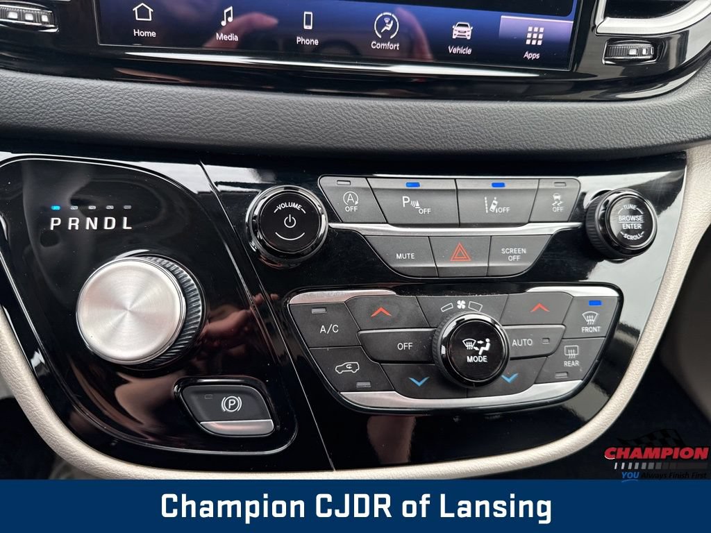 Used 2024 Chrysler Pacifica Touring-L FWD image 27