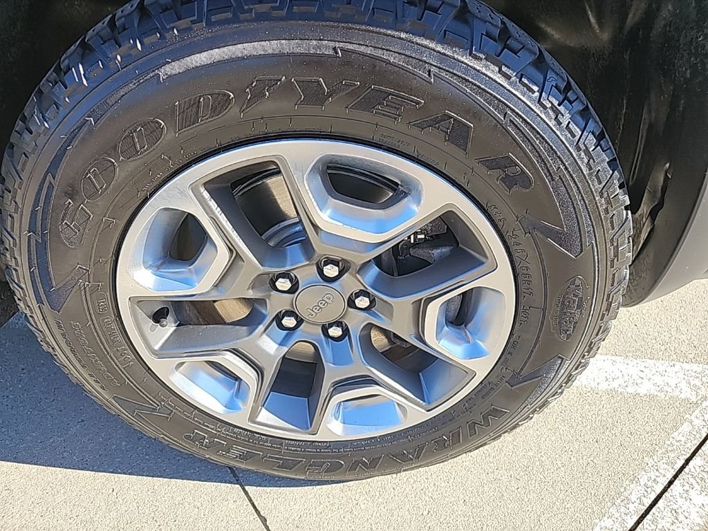 Certified 2019 Jeep Cherokee Trailhawk w/ Comfort/Convenience Group image 4