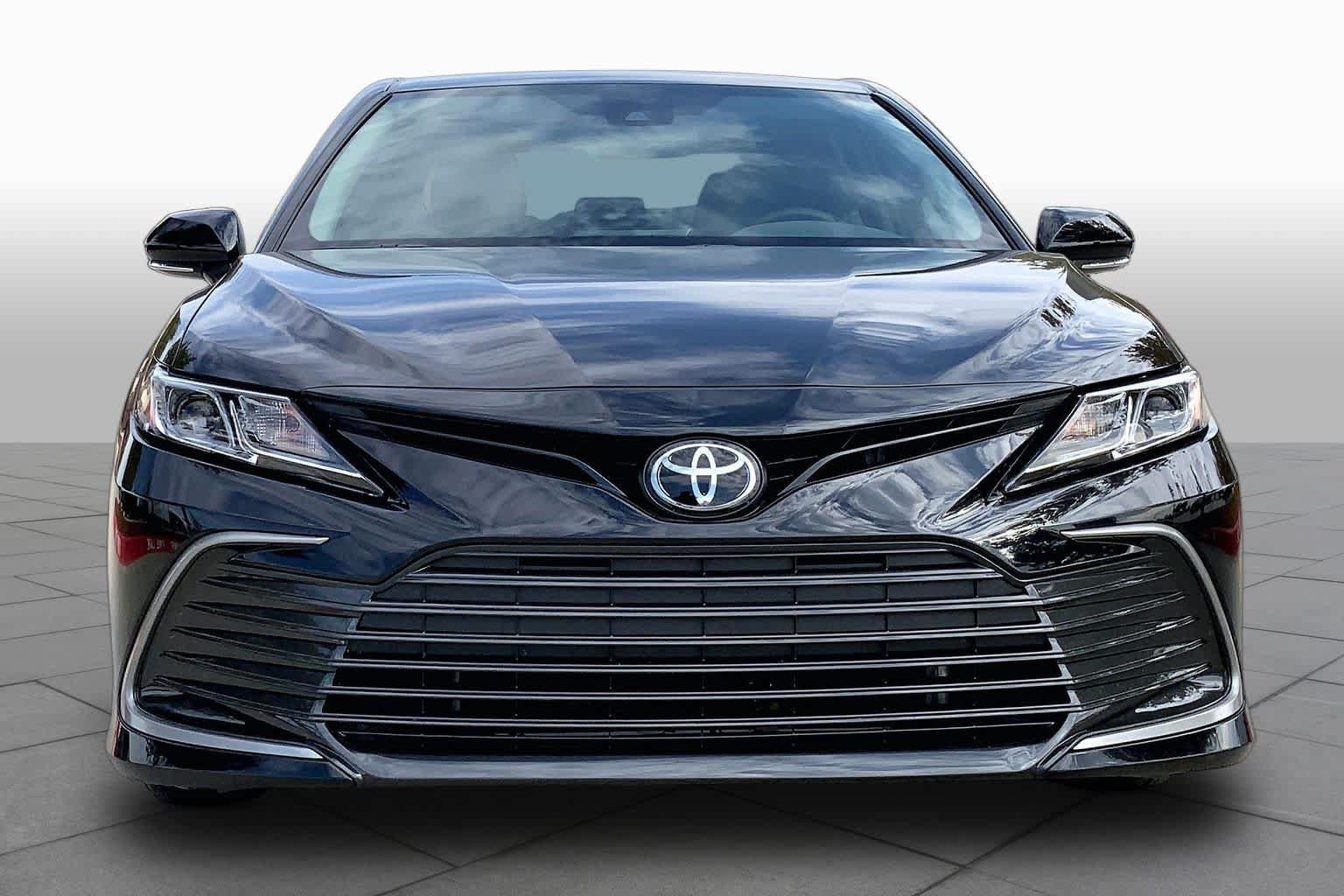 Used 2024 Toyota Camry LE w/ Convenience Package FWD image 4