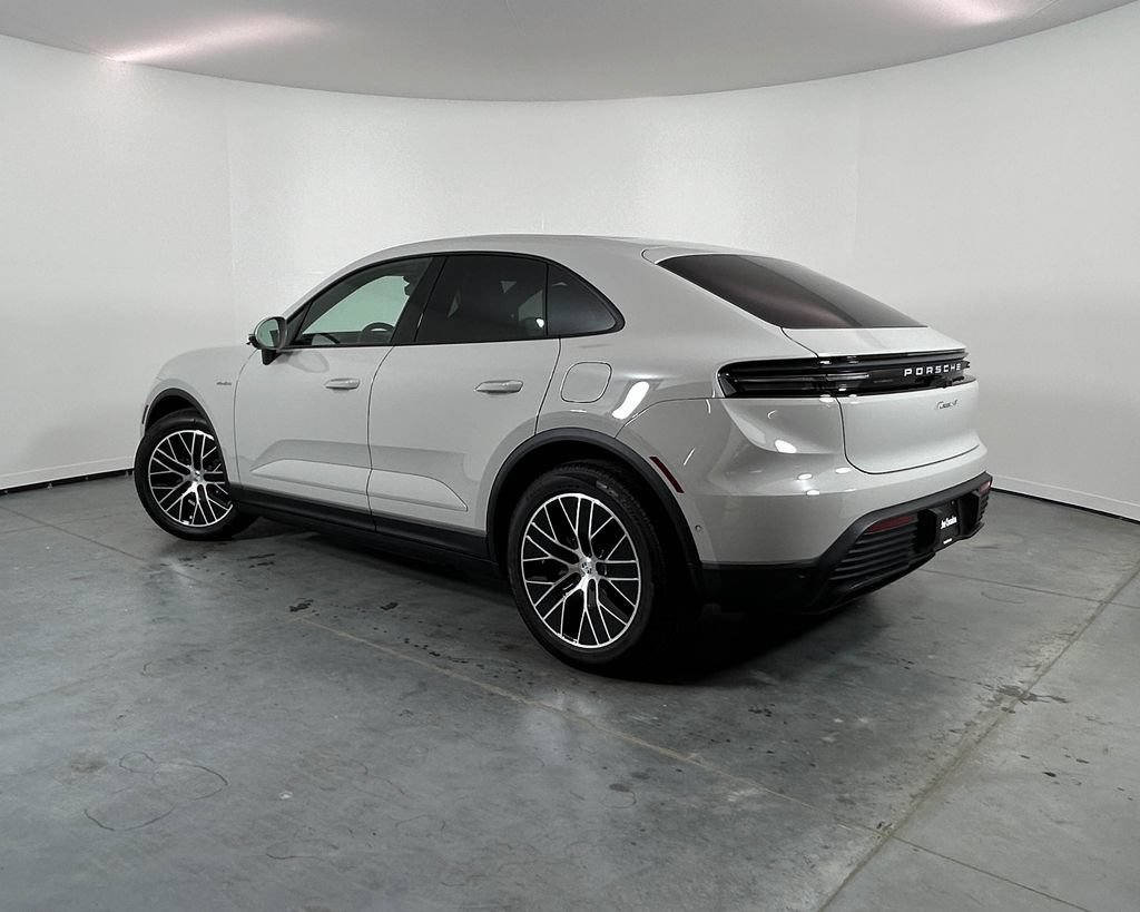 New 2026 Porsche Macan 4 Electric AWD/4WD image 3