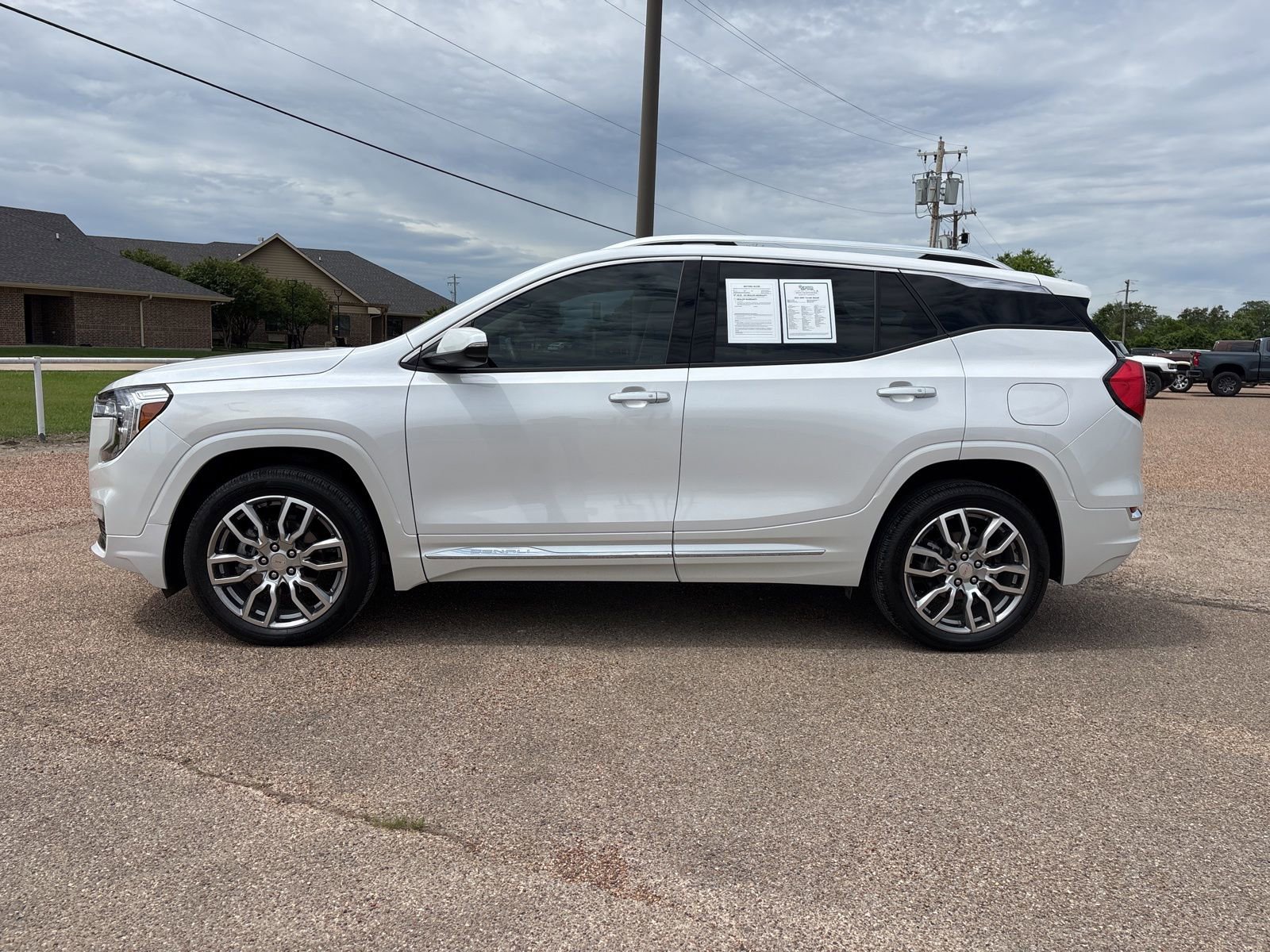 Used 2022 GMC Terrain Denali AWD/4WD image 2