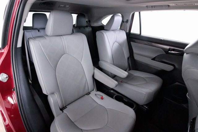 Used 2020 Toyota Highlander Limited Platinum image 23