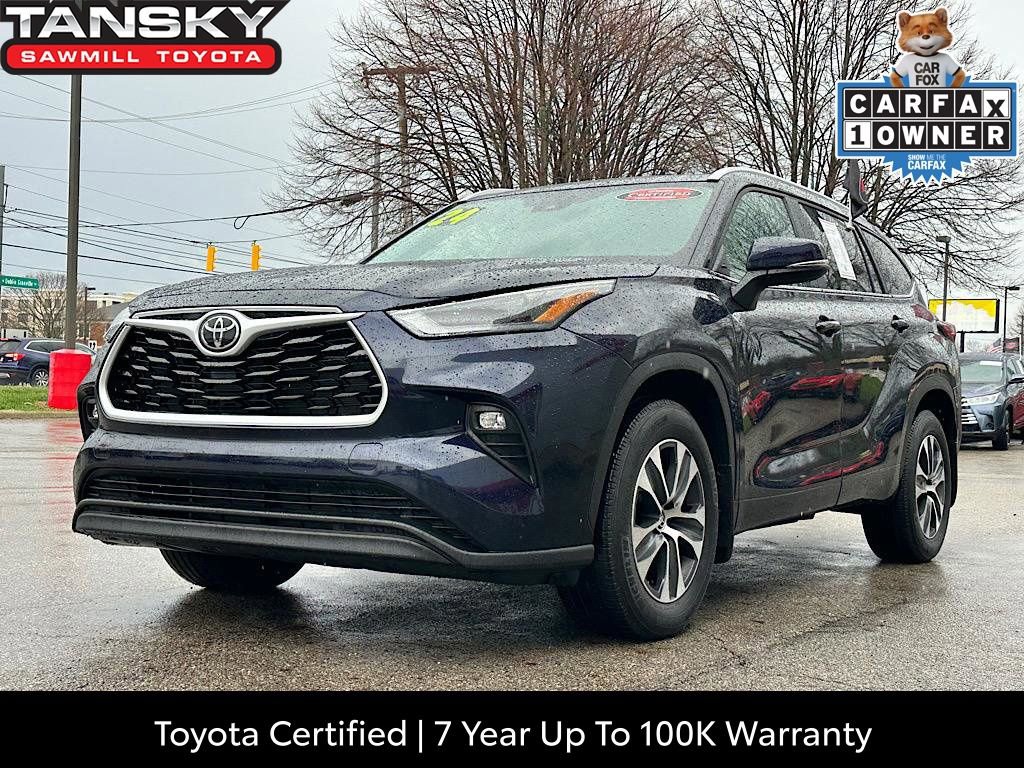 Certified 2024 Toyota Highlander XLE image 1