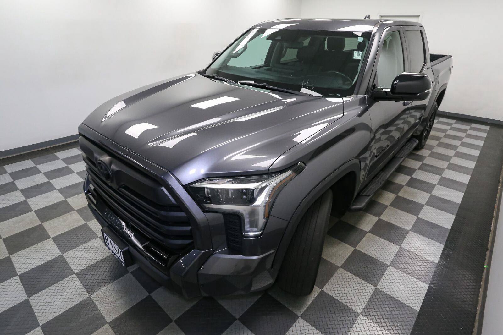 Used 2024 Toyota Tundra Limited AWD/4WD image 6