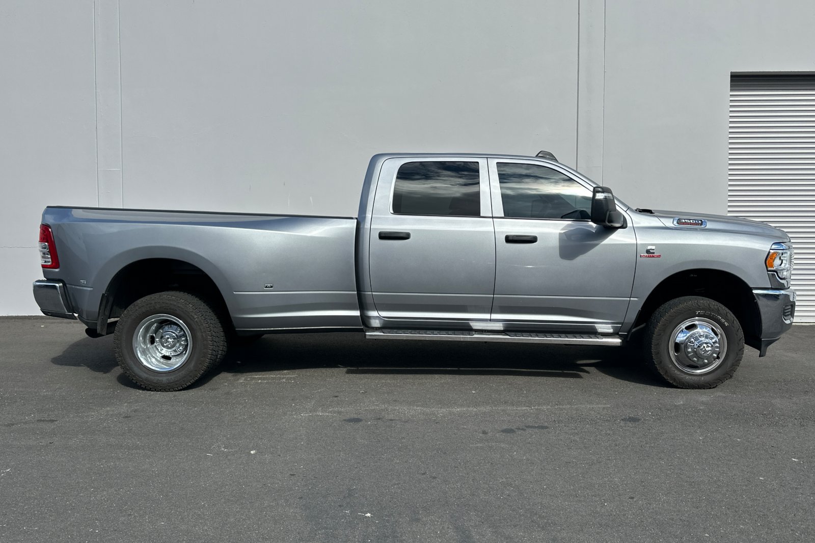 Used 2024 RAM 3500 Tradesman w/ Chrome Appearance Group AWD/4WD image 3