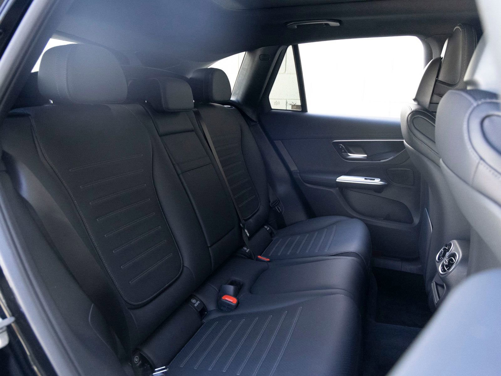 Used 2026 Mercedes-Benz GLC 300 image 23