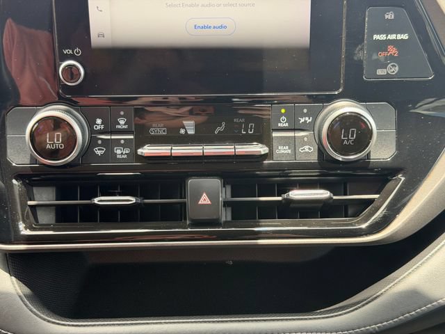Used 2023 Toyota Highlander LE FWD image 29