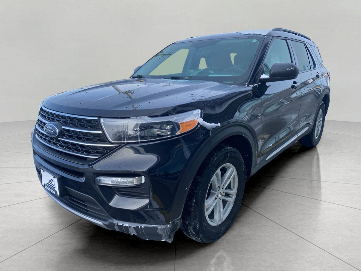 Used 2023 Ford Explorer XLT w/ Equipment Group 202A image 3