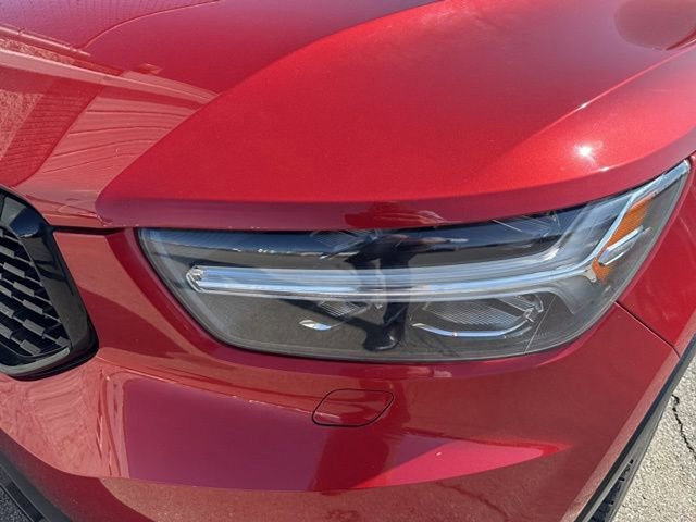 Used 2021 Volvo XC40 T5 R-Design w/ Advanced Package image 2